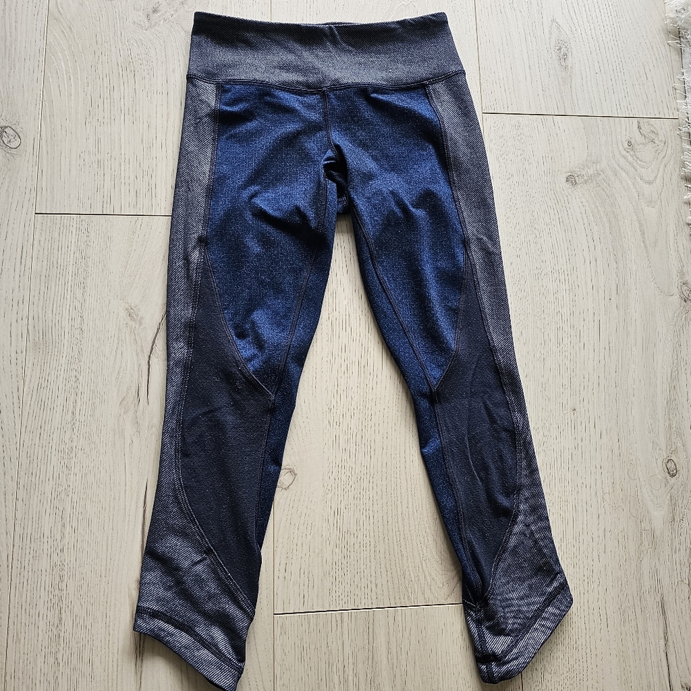 Lululemon Wunder Under Crop Sashiko - size 2 - Picture 4 of 7